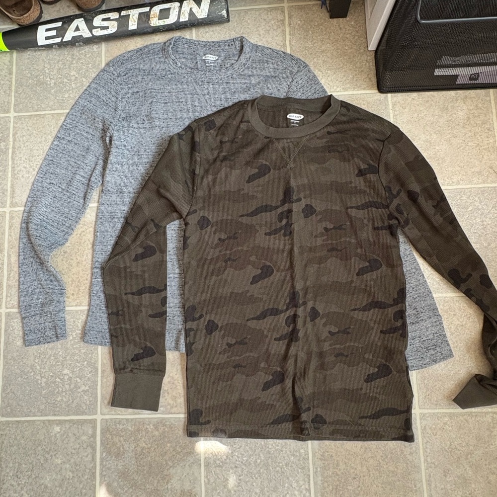 Old Navy Gray and Camo Waffle Knit Thermal Tops